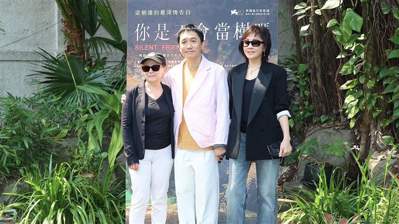 梁朝偉為演科學家狂K書 為戲展學霸模式