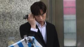 范姜彥豐敬業地專注在自己的表現上；在藝界混了多年，難得戲裡戲外都是男一的咖位。