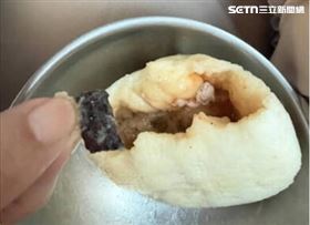 母餵兒子吃名店湯包　剪開驚見生鏽尖鐵片（圖／翻攝threads)