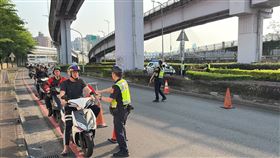 新店警強力取締「宿醉駕車」　2小時內查獲4件酒駕（圖／翻攝畫面）