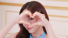 韓國女團TWICE成員周子瑜近日被傳與大9歲男星許光漢熱戀，消息甚至衝上微博熱搜第1名，話題持續延燒。（圖／翻攝自周子瑜IG）