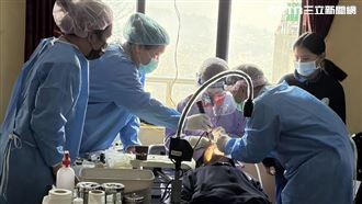 獨／台灣義診團遠赴尼泊爾　彎腰90度看病