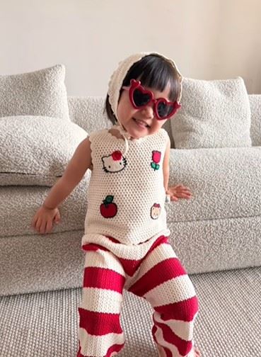 不少網友觀察後發現,小艾果的眉眼、嘴型與笑起來的神情,都與明道高度相似。(圖/翻攝自明道IG)