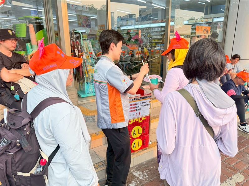 7-ELEVEN秀傳門市送出100 杯CITY CAFE中杯美式、100 顆茶葉蛋。(圖／7-ELEVEN提供）