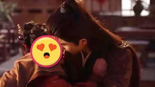 張凌赫「私自加戲」回吻，田曦薇羞澀被拍