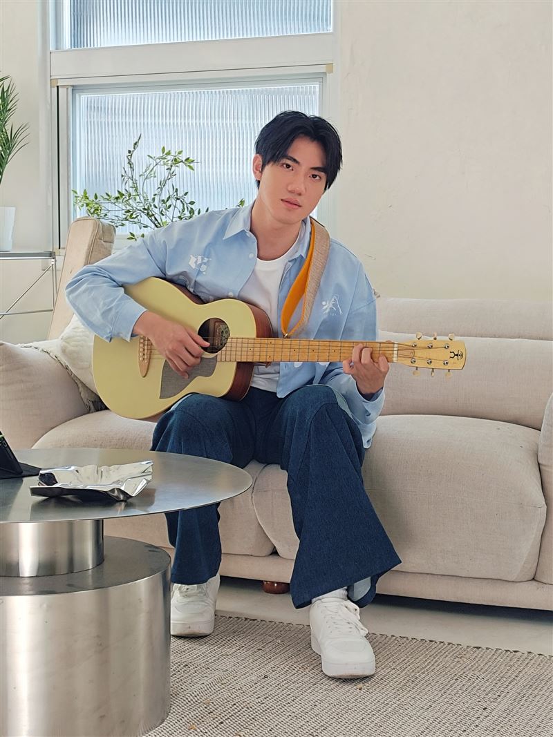 謝大軍推出新歌〈三人之間〉。(圖/艾迪昇提供)