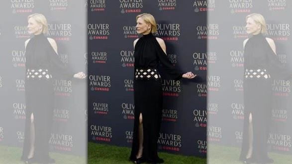 別靠近老娘 凱特布蘭琪紅毯比中指