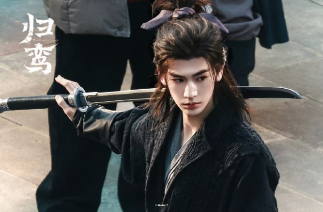 張凌赫黑色勁裝一樣帥氣！（圖／翻攝自微博）