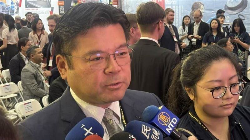 台北三合一大車展開幕,整合資通訊大廠呈現完整電動車生態系,宣告台灣機會來了!經濟部灑460億助產業升級,電電公會推海外園區墨國最快。雖戰火致鋁價飆,業界看好油價漲將帶動電動車需求契機。(圖/記者師瑞德攝影)