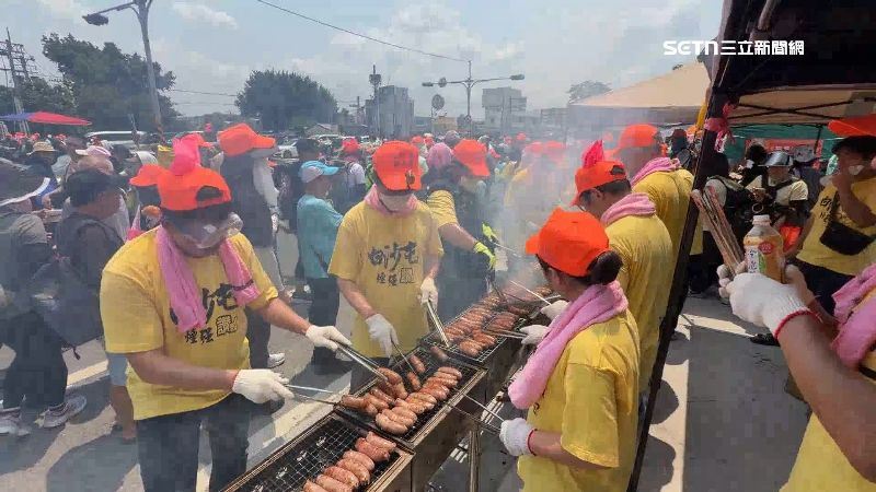其他內行網友解答:「報名費700,有衣服帽子臂章,還會造冊燒給媽祖告知,感覺差很多」