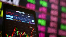 台股揚升逾600點突破36000關卡創新高台股14日早盤加權指數勁揚逾600點，衝上36000點關卡，創下歷史新高。中央社記者王騰毅攝  115年4月14日