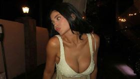 凱莉珍娜穿著一向十分大膽。（圖／翻攝自IG）