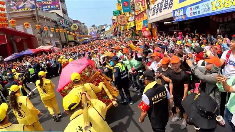 粉紅超跑甩尾轎班慘摔 專家:只有2可能