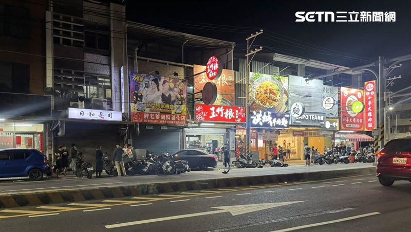 台南27歲女恍神失控連環撞！15部機車全倒