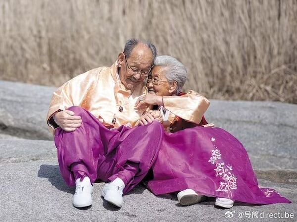 《親愛的，不要跨過那條江》姜溪烈奶奶（右）辭世，享壽101歲。（圖／翻攝自韓網）