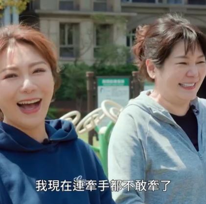 佩甄（左）曝床事。（圖／翻攝自小姐不熙娣臉書）