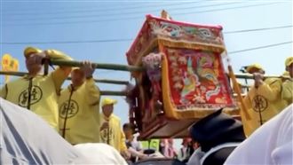 媽祖突指示：排排跪好！許維恩見震撼一幕