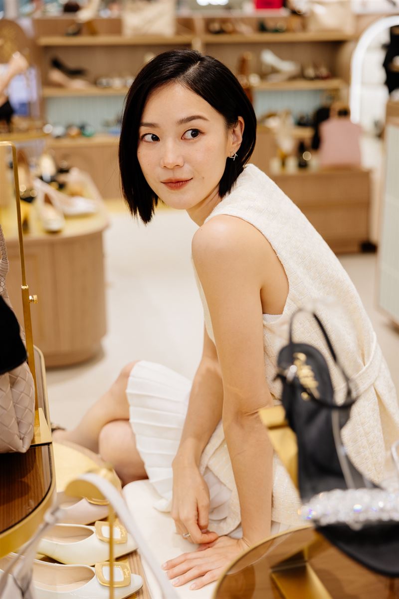 鍾瑶近來在客語戲劇《都市開基祖》表現亮眼，還有了「最美工地主任」的封號。（圖／東笙集團提供）