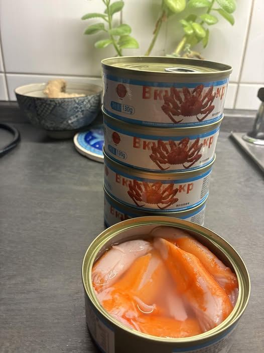 謝麗金買到假的帝王蟹罐頭。(圖/翻攝自臉書)