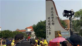 白沙屯媽祖衝進田尾國小。（圖／翻攝自白沙屯拱天宮臉書）