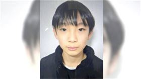 日本京都一名11歲男童安達結希在3月23日小學畢業典禮當天失蹤，至今已過22天，警方疑似找到他的遺體。（圖／京都府警察本部）
