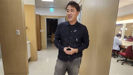 240萬特斯拉新車違停衝突　余祥銓首露臉