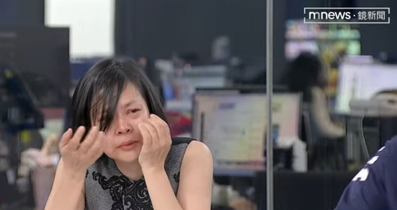 李貞秀在直播節目上大爆哭（圖／翻攝自《中午鏡來講》YT）