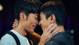 《向流星許願的我們》鍾岳軒（左）與初孟軒組成「皓永CP」，儘管角色挑戰壓力爆表，兩人的默契也越拍越好。（圖／有意思國際傳媒、犢影制作提供）