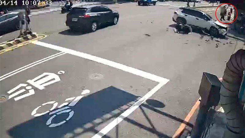 台南路口死亡交叉 成大生「拋高四濺」亡