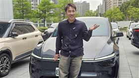 余祥銓開特斯拉新車來錄影。（圖／記者蔡維歆攝影）