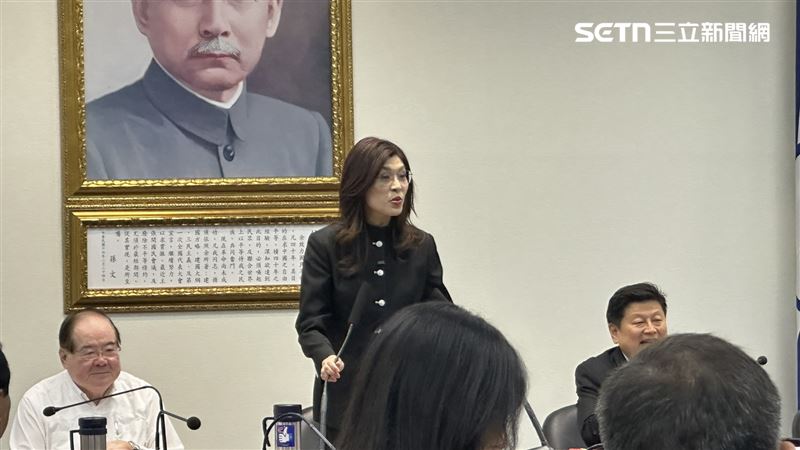 鄭習會落幕!鄭麗文穿中山裝主持中常會