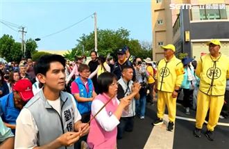 姊弟互爭縣長！母鄭汝芬跪「粉紅超跑」