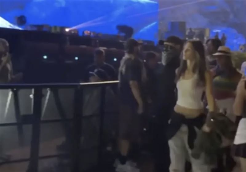 李奧納多帶女友現身科切拉音樂節。（圖／翻攝自IG＠people）