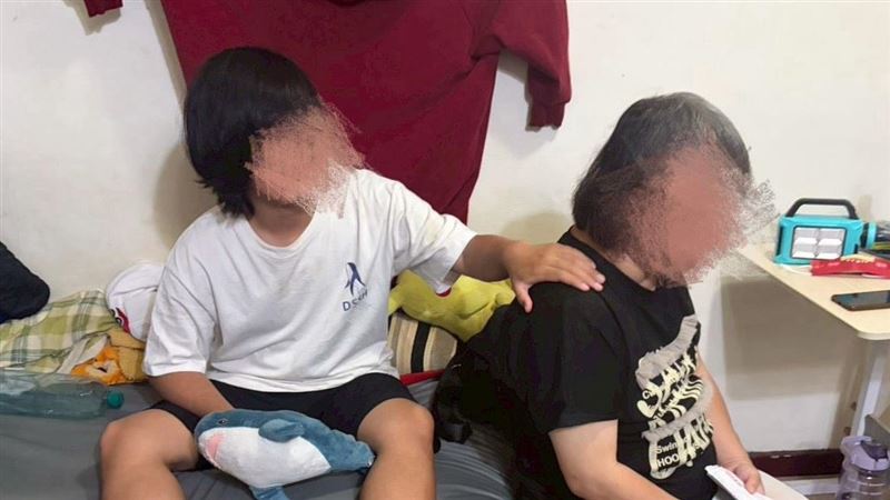 獨家/心疼!15歲國中生孝子喝水充飢上學