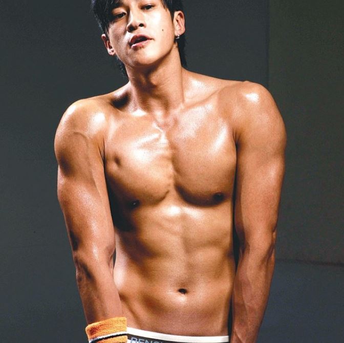 看看何潤東壯碩的體格，真讓人羨慕！（圖／翻攝自IG）