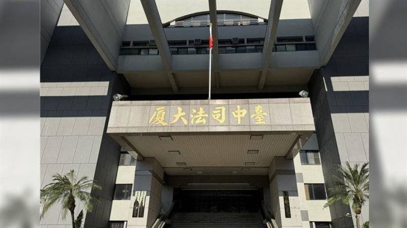 母房內吸毒如「毒氣室」 童驗出成癮毒量