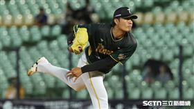 中職37年例行賽，台鋼雄鷹先發投手王維中。（圖／記者劉彥池攝影）