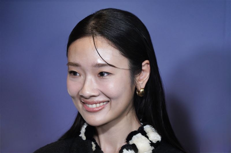 《模犯生》天才少女來了!Aokbab全中文演台劇 一女愛兩帥哥掀話題