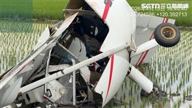 獨／雲林虎尾驚傳墜機　輕航機「栽落田」(圖/翻攝畫面)
