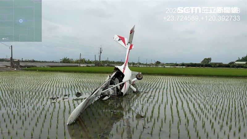 救護隊員抵達現場進行初步急救後，已迅速將駕駛余姓男子其送往醫院治療。(圖/翻攝畫面)