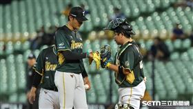 中職37年例行賽，台鋼雄鷹先發投手王維中6.2局無失分退場。（圖／記者劉彥池攝影）