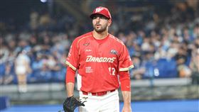 葉君璋評魔神龍龍隊首秀　手指破皮成隱憂