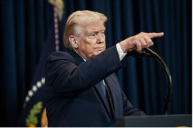 川普再度透過社群平台「真實社群」對教宗發動猛烈攻擊。（圖／白宮提供）