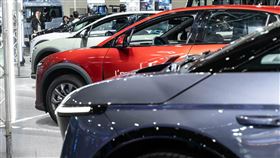 2026台北國際車電展登場，展現台灣從零組件轉向系統整合的強大韌性。鴻海首度揭密高雄電池量產線，金仁寶與東元電機則深耕智慧座艙、高壓快充與高酬載無人機，結合Edge AI感知技術，聯手構築具全球競爭力的智慧移動生態系。（圖／鴻海提供） 