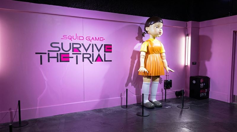 《魷魚遊戲：生存挑戰》有經典的英熙娃娃鎮場。（圖／記者蕭翰弦攝影）