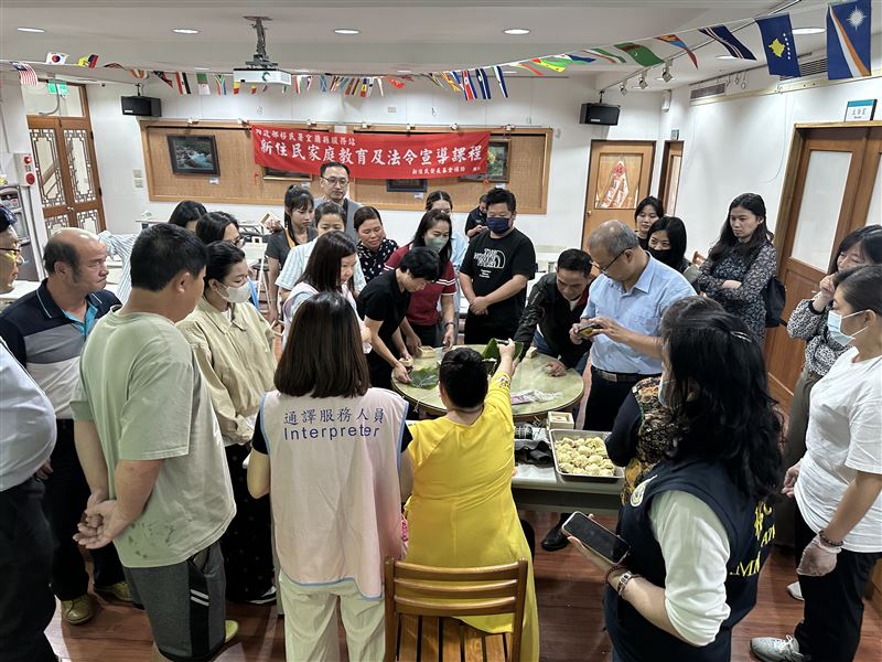 移民署宜蘭縣服務站邀請彭心梅老師帶來的多元文化分享。（圖／移民署北區事務大隊宜蘭縣服務站提供）