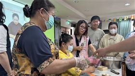 移民署宜蘭縣服務站邀請彭心梅老師帶來的多元文化分享。（圖／移民署北區事務大隊宜蘭縣服務站提供） 