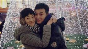 2008年文章與馬伊琍結婚。（圖／翻攝自微博）