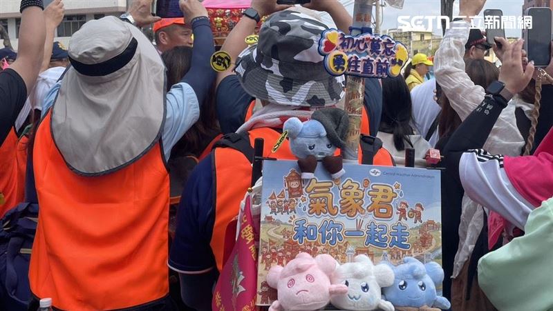 「10萬元裝備」背著進香 大咖女神也現身