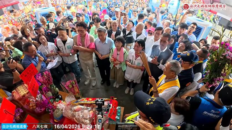新/白沙屯媽停駕北辰所!柯文哲現身參拜